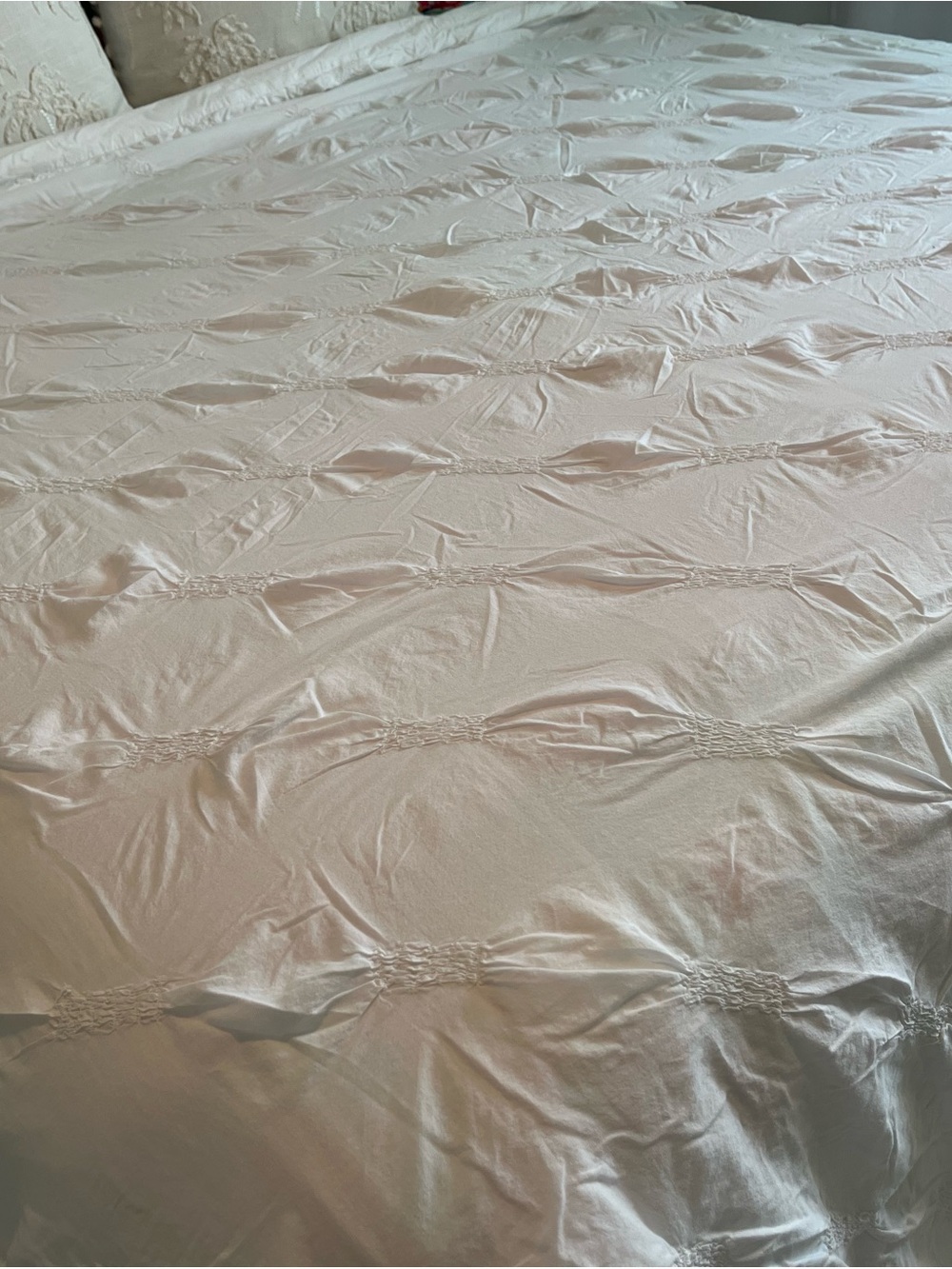Pottery Barn White Pinched-Pleat Style Duvet Cover